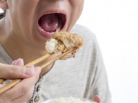 「食事を済ませる」という考え方、『 早食い 』習慣が身体へ及ぼす影響とは？