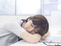 食後の眠気 の原因と予防！