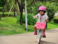 運転しやすく安全な、子どもの「自転車」と「ヘルメット」の選び方とは？