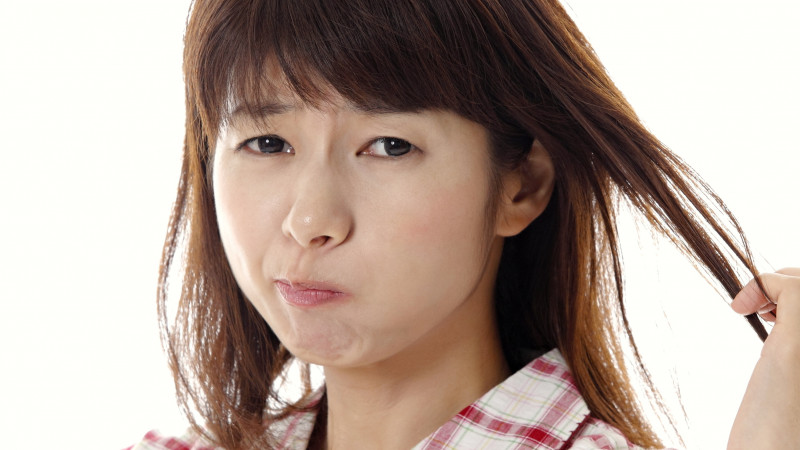 髪の静電気は抜け毛の原因！？ 乾燥する季節のヘアケアとは