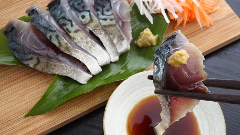 魚介類につく寄生虫「アニサキス」が食中毒の原因に！ 対処法は？