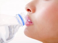 水を飲み過ぎると中毒に！「水中毒」のコワサ