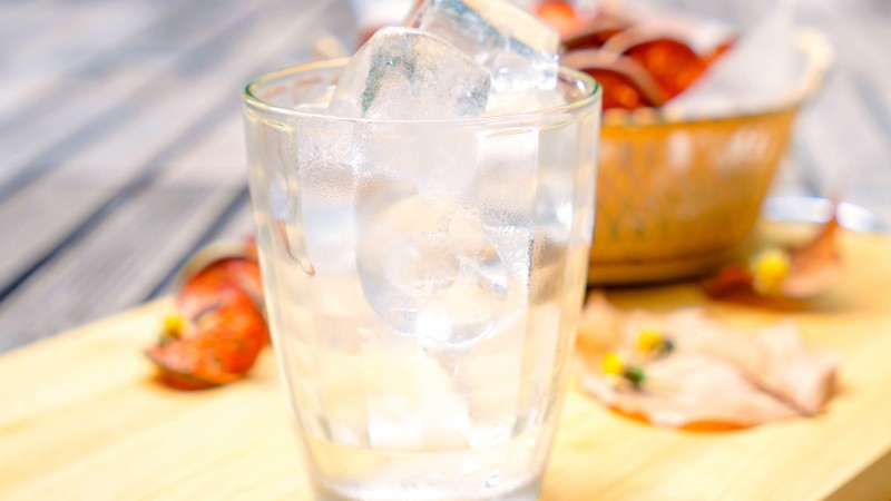 冬でも氷をガリガリガリガリ…「氷食症」