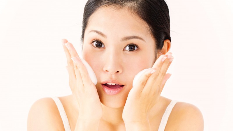 洗顔するなら朝？夜？ 洗う時は水？お湯？