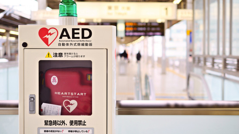 置かれる場所が増えてきた「AED」。 いつ、どう使う？
