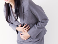 「逆流性食道炎」とはどのような症状？ 原因や治療法は？