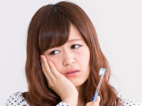 お口の中の小さなトラブル… 口内炎や血豆の原因・対処法